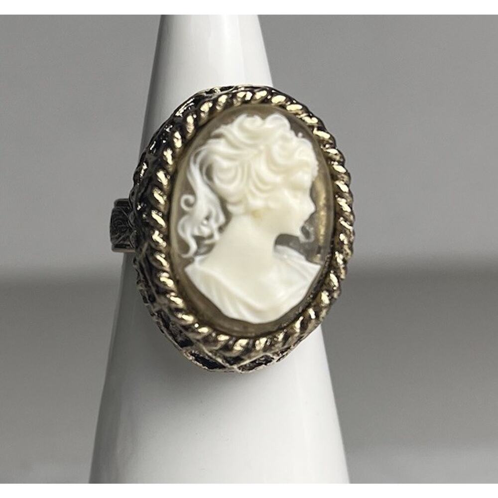 Vintage Adjustable Cameo Ring Two Tone Brown White Estate Jewelry Victorian Gift